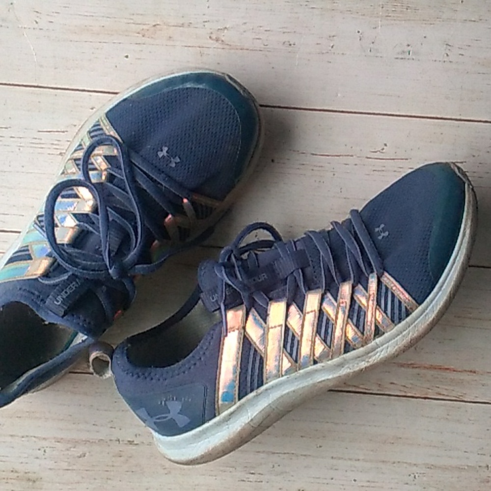 Girl’s Underarmour slip on Sneakers